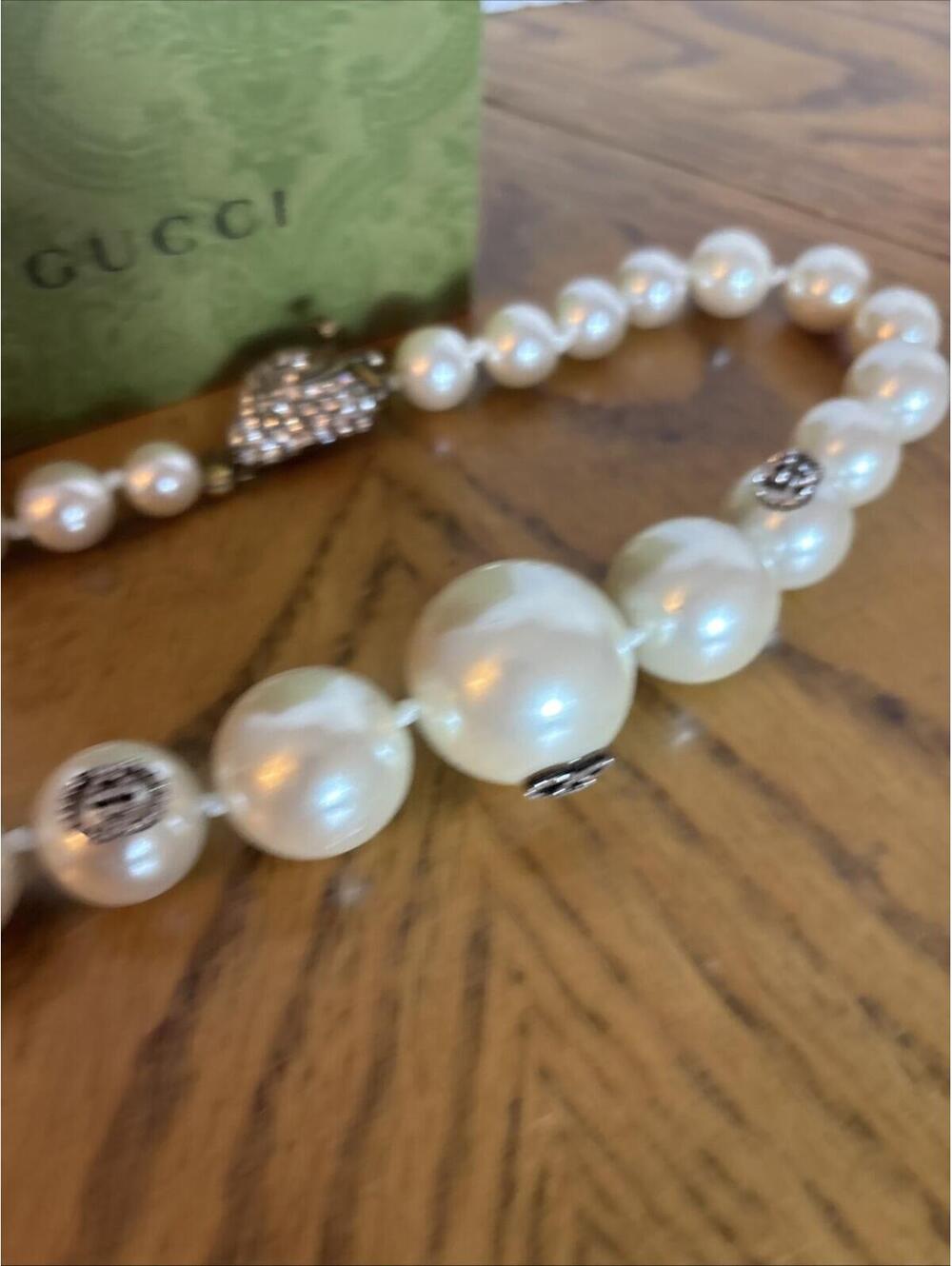 Gucci Pearl GG Logo Necklace with Crystal Strawberry Clasp, New W/Defects, J92 - Picture 6 of 10